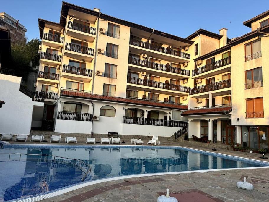 Spacious Fully Furnished Studio In Kavarna Apart Hotel 외부 사진