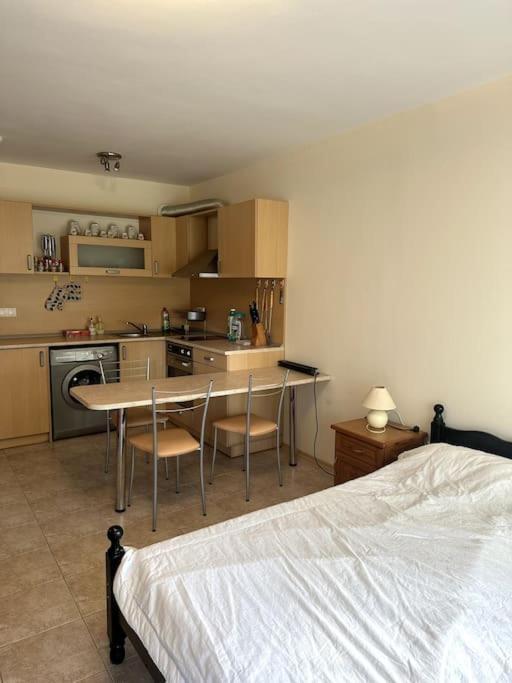 Spacious Fully Furnished Studio In Kavarna Apart Hotel 외부 사진