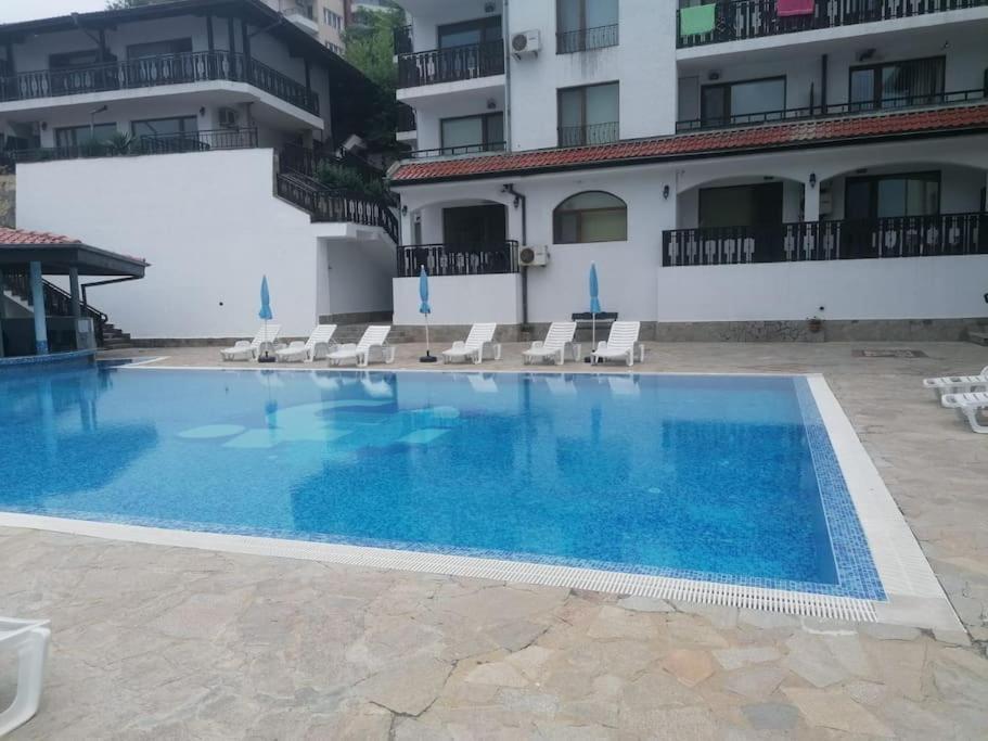 Spacious Fully Furnished Studio In Kavarna Apart Hotel 외부 사진