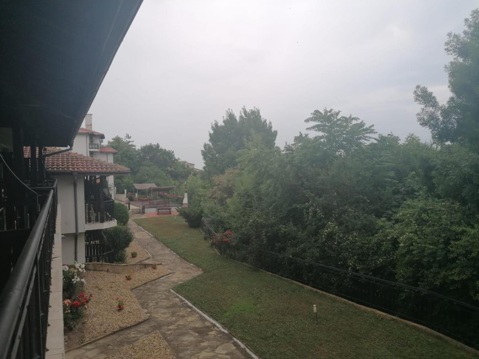 Spacious Fully Furnished Studio In Kavarna Apart Hotel 외부 사진